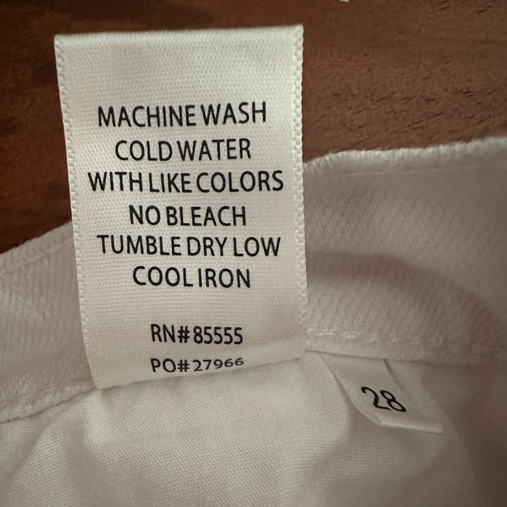 Pistola Denim women’s white distressed shorts size 28 - Picture 10 of 10